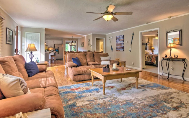 'paradise Lakehouse' in Hickory w/ Dock & Views!