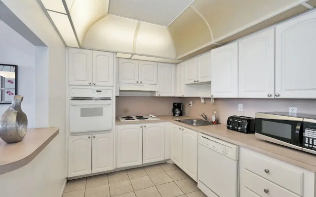 Destination Stays-Ocean View Condo Miami