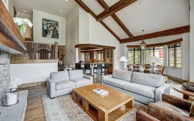 5 Bedroom Luxury Townhome in Lionshead Village