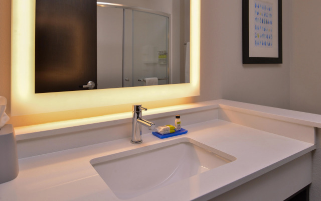 Holiday Inn Express & Suites Olathe West by IHG