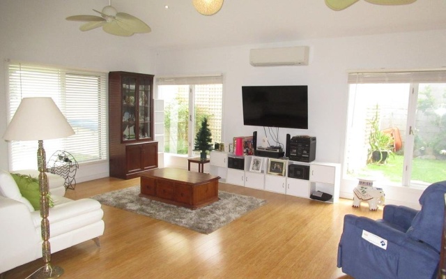 Seaside Spa Retreat – Guest Rooms – Melbourne