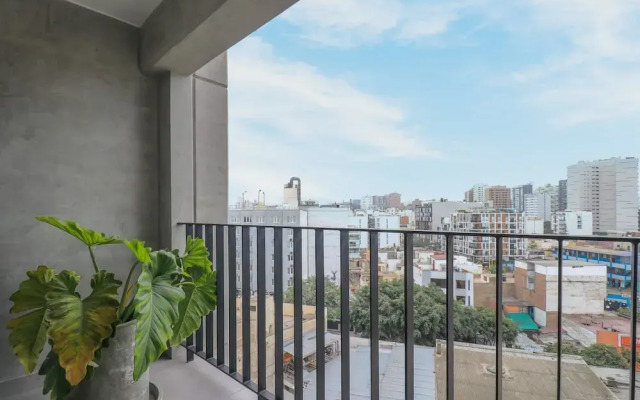 w Extraordinary 2BR With Balcony in Miraflores
