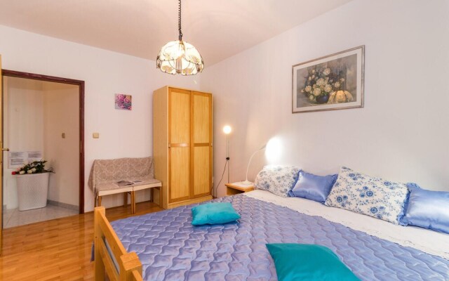 Nice Apartment in Valbandon With Wifi and 2 Bedrooms