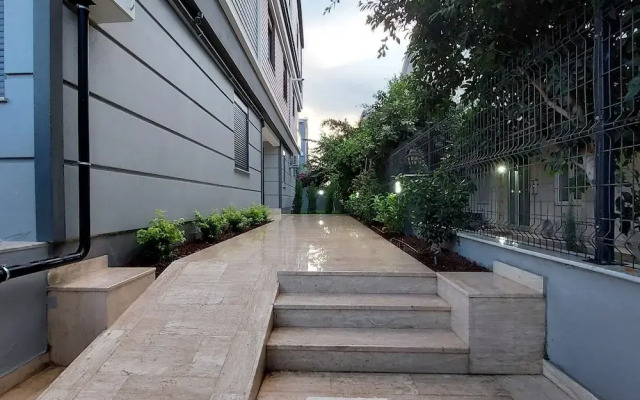 New Flat Large Living Space 4 Close to Lara Beach