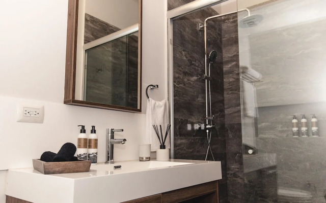 Beautiful New, Modern Condo in La Condesa!