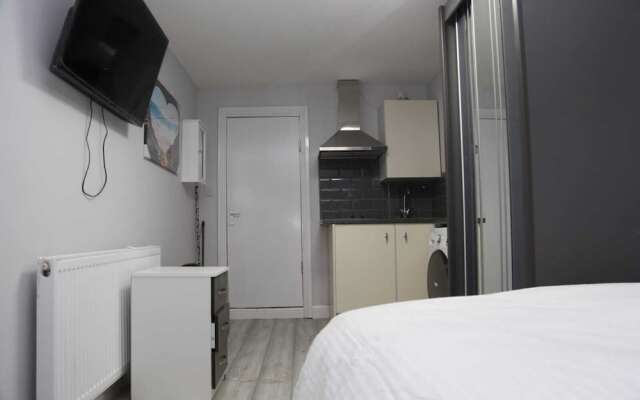 Budget 4-bed House in Woolwich