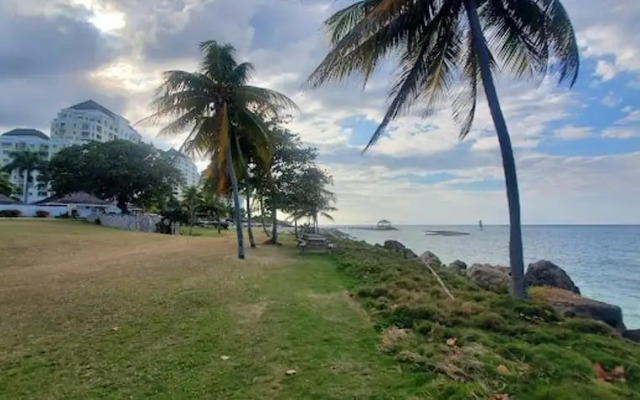 Oceanview Apt - Montego Bay, Ja, Pool, Bar, Beach
