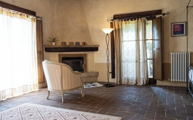 Tenuta di campagna con piscina immersa nel verde