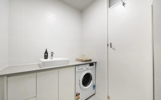 Apartment 201 - Fremantle studio apartment with ocean and harbour views