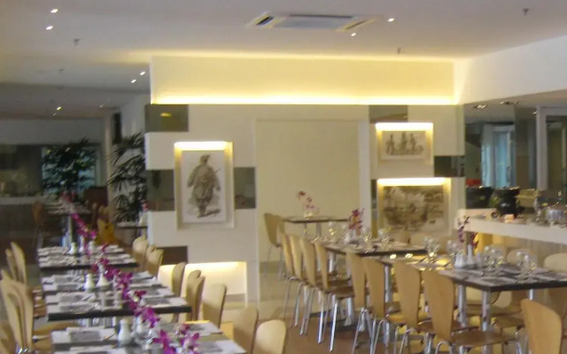 Grand Dormani Rajah Court Hotel