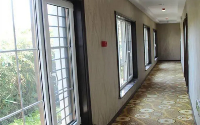 Qingdao Dream Ship Hotel
