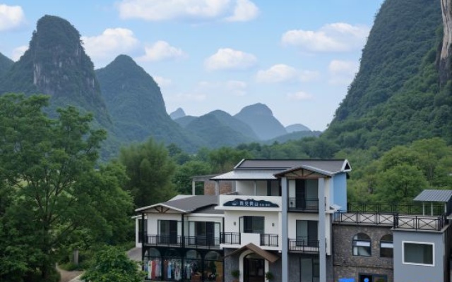 Jijian Qingshan Homestay (Yangshuo Shili Gallery Yulong River Scenic Area) — 2-star hotel in Guilin
