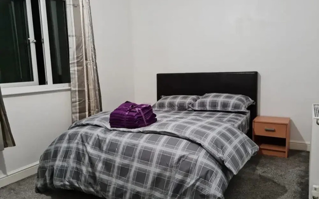 Impeccable 4-bed House Near Manchester City Centre