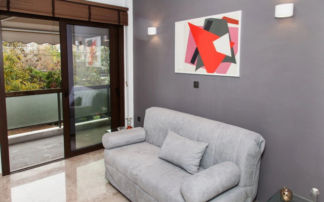 Minimalist 1 BR Apt Next to the Park