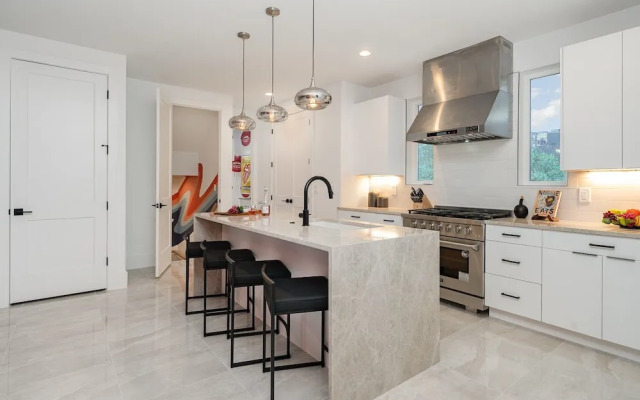 High Note-2 Rooftop Decks-3 Mins to Broadway