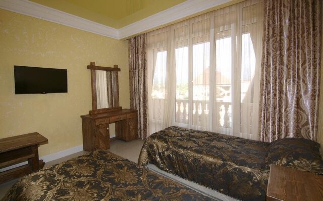 Rich Hotel