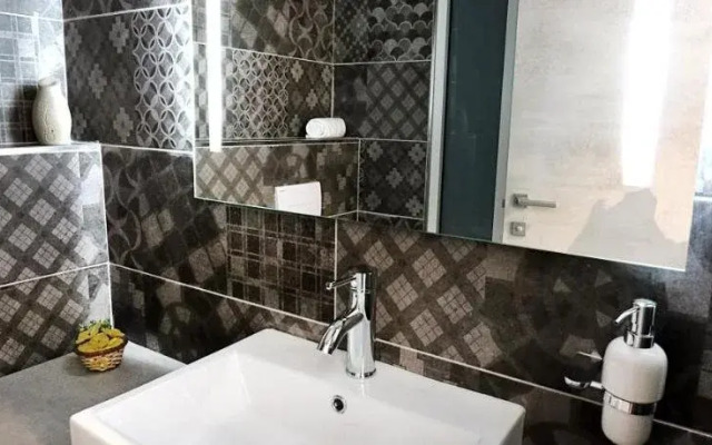 Shoreline Hotel