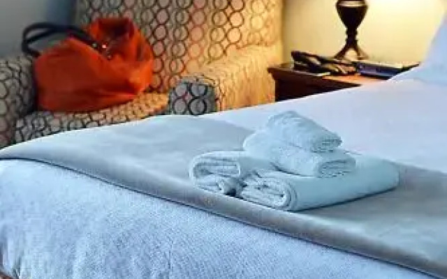 Anchor Inn Hotel & Suites