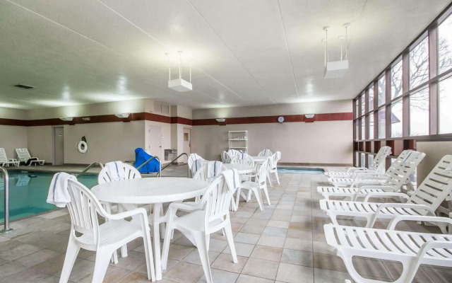 Comfort Inn & Suites Madison - Airport