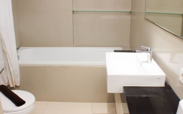 Cozy Studio At Azalea Suites Apartment