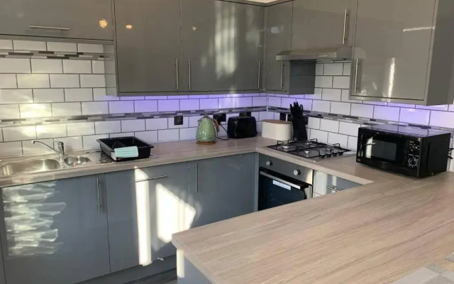 Modern fully refurbished 3 bedroom home