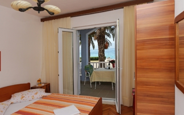 Room Dalsi - 10 m from beach: RA2 Zaostrog, Riviera Makarska