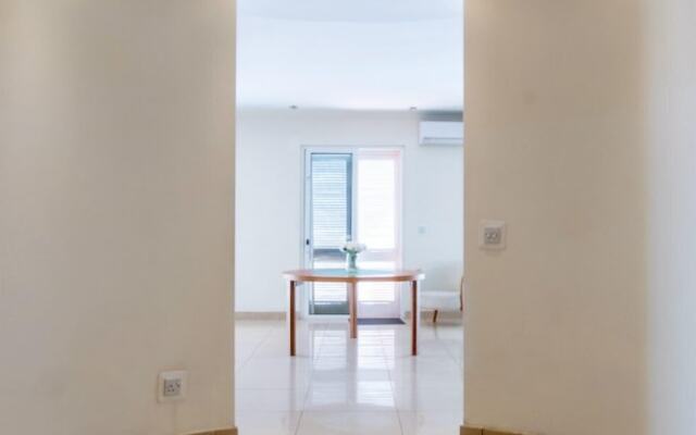 Bright, Spacious and Right in the Center