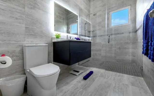 4-bed Villa, Pool, Parking