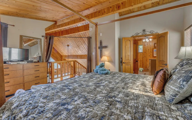 Tranquil Ruidoso Cabin w/ Private Hot Tub!