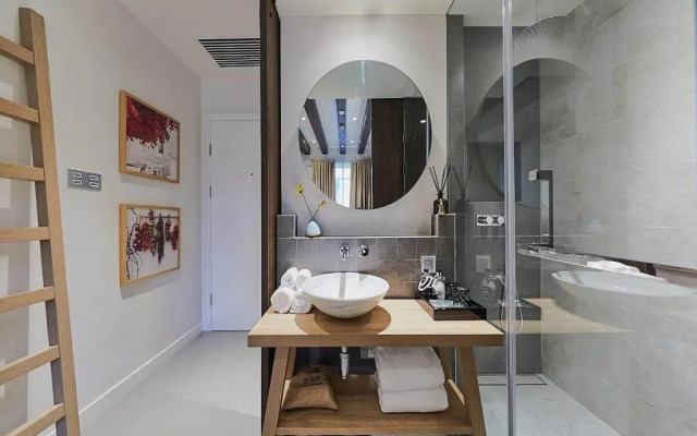 O. LIVE Social Shanghai Xinzhuang Subway Station