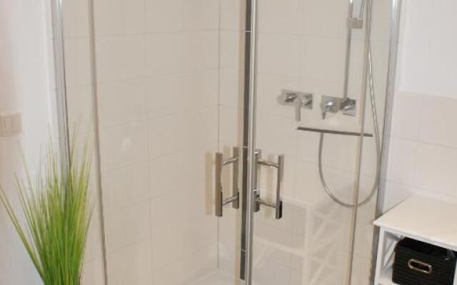 Kaikante mit Meerblick, Balkon & Parkplatz am Hafen - ABC155