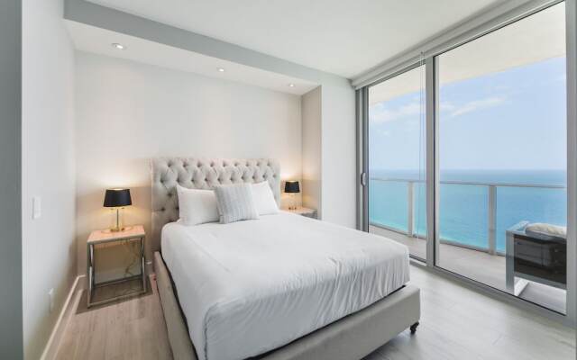 Oceanfront Luxury Hyde Beach Condo