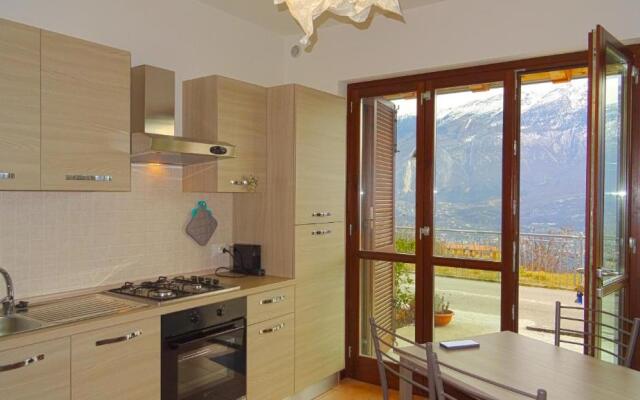 La Quiete 19 Lake view apartment by Gradadomusmea