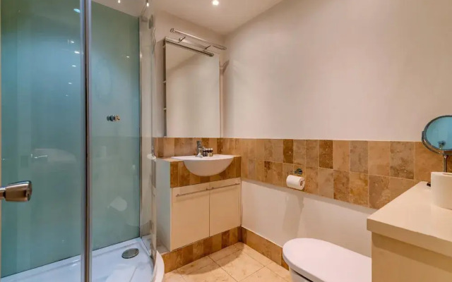 Beautiful Three Bedroom House in West London