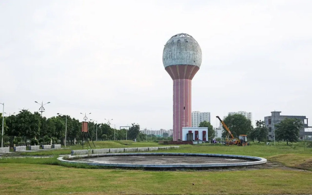 FabHotel Raj Inn Golf City