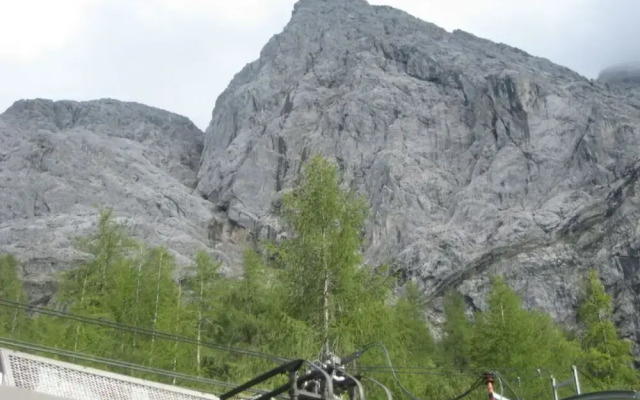 Valley Station Modern Retreat