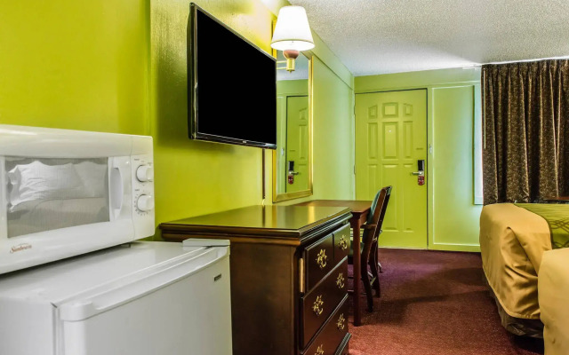 Econo Lodge Pittsburgh I-79