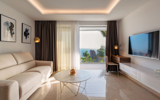 Grand Horizon Luxury Boutique Apartments