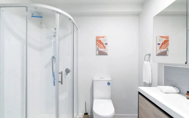 Modern 3 bedroom with stunning postcard views!