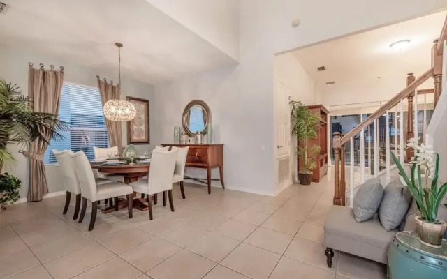 Spacious Home W/private Pool/spa & Free Waterpark!