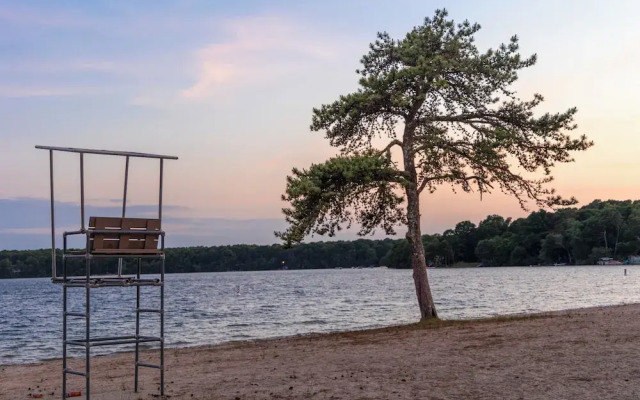 Private Pool & Screened Deck: Mashpee Home!