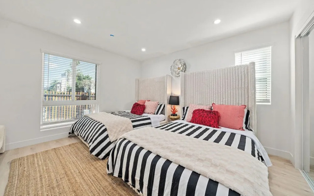 Serene Escapes Hollywood