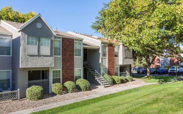 Eastside 1 & 2 BR Apts with balcony by Frontdesk