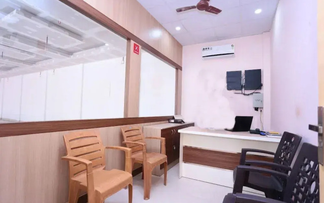 Oyo 13577 Tkr Metro Residency