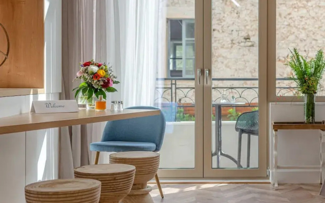 Chandakos 8 Design Apartments