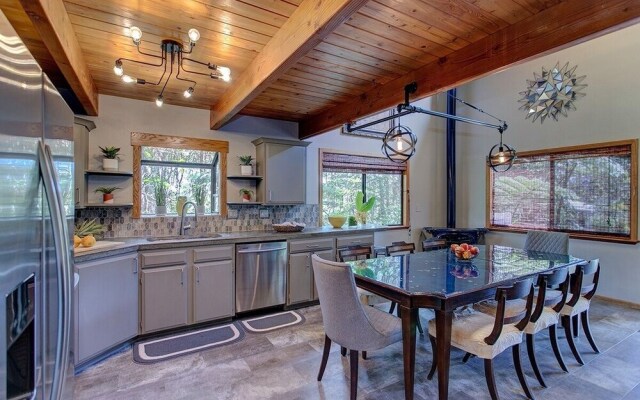 Halehikiola 3 Bedroom Home by RedAwning