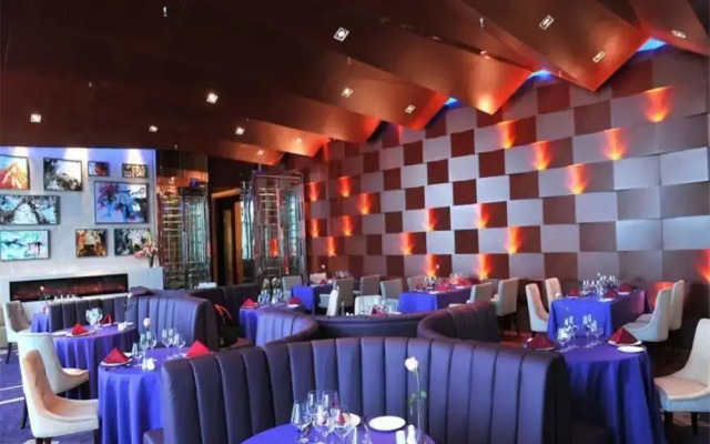 Soluxe Hotel