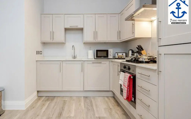 Luxury Apartment High Street Maidenhead w Parking