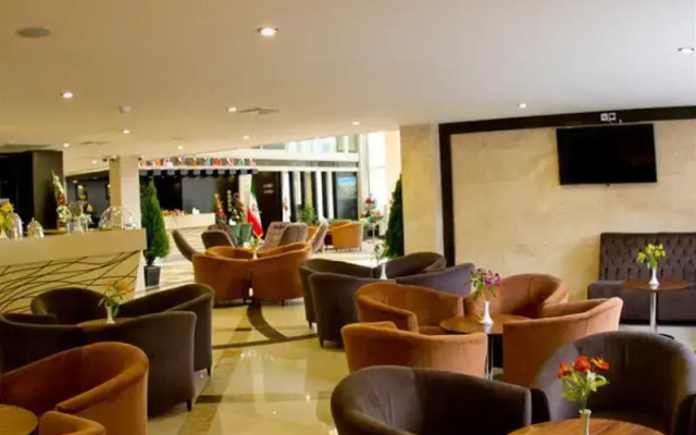Royal Shiraz Hotel