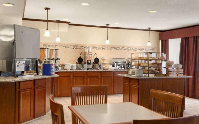Country Inn & Suites by Radisson, Coon Rapids, MN
